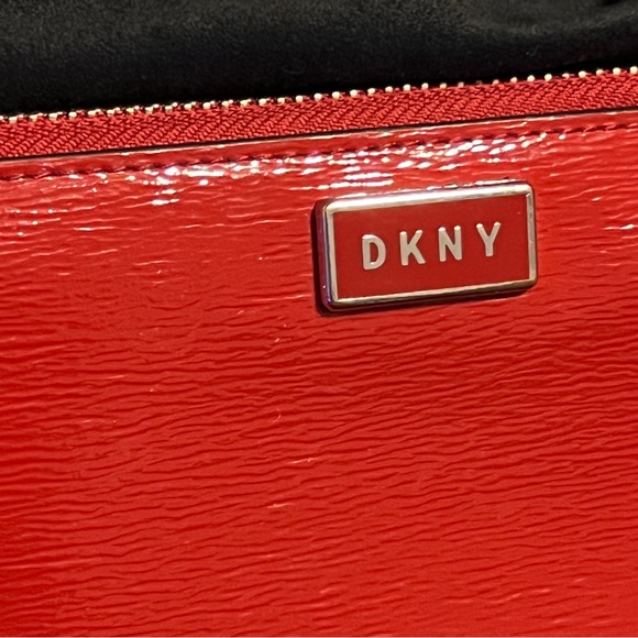 DKNY Patent Sutton Wallet Glossy RED Textured PU Leather lFull Zip Aroundkmr - Picture 2 of 15